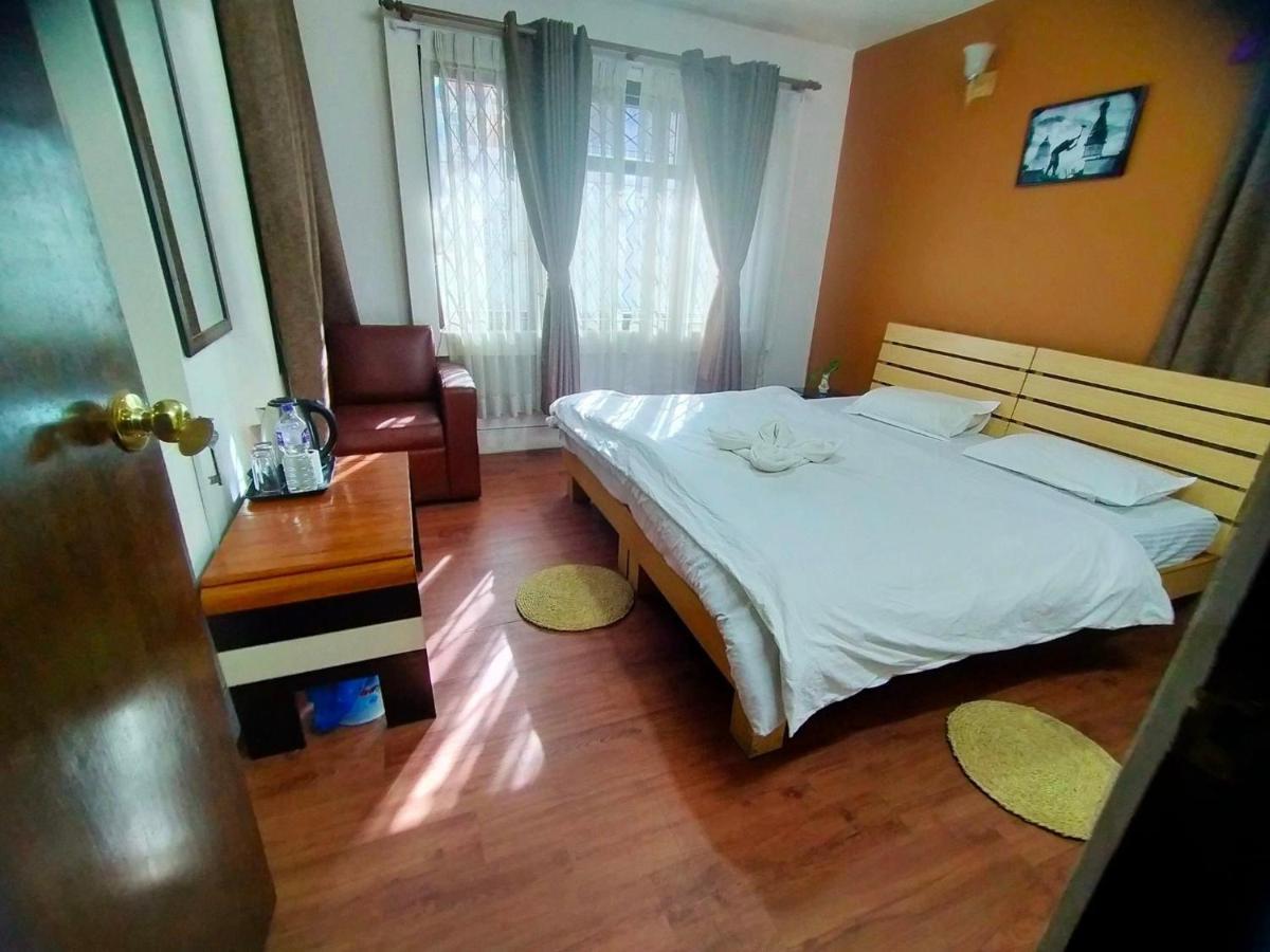The Majestic Bed & Breakfast Катманду Экстерьер фото
